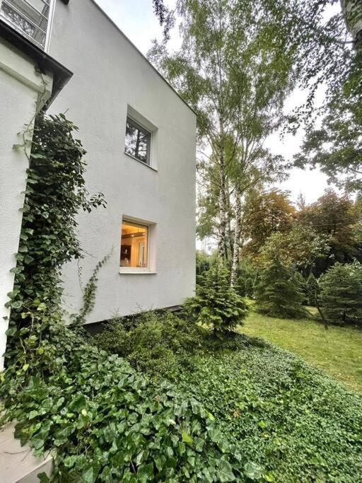 Beautiful Villa With Garden In Milanowek Exteriör bild