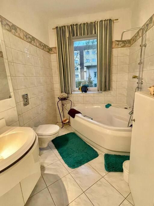 Beautiful Villa With Garden In Milanowek Exteriör bild